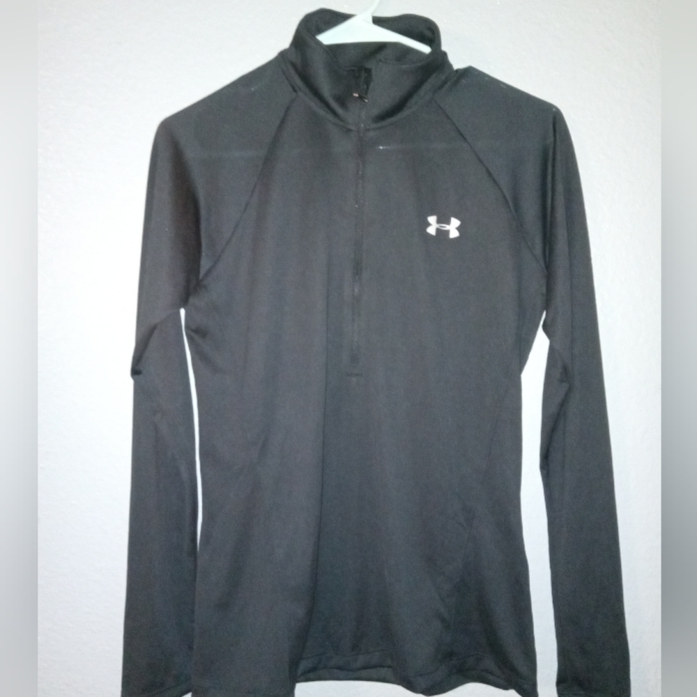 UnderArmour loose heatgear black top